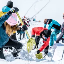 Szkolenie-lawinowe-warsztatami-raki-czekan