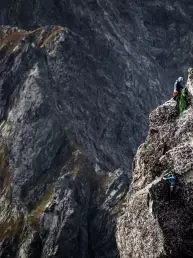 Zabia-lalka-z-przewodnikiem