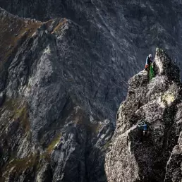 Zabia-lalka-z-przewodnikiem