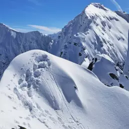 Zadni-koscielec-z-przewodnikiem