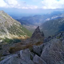 Zadni-mnich-z-przewodnikiem